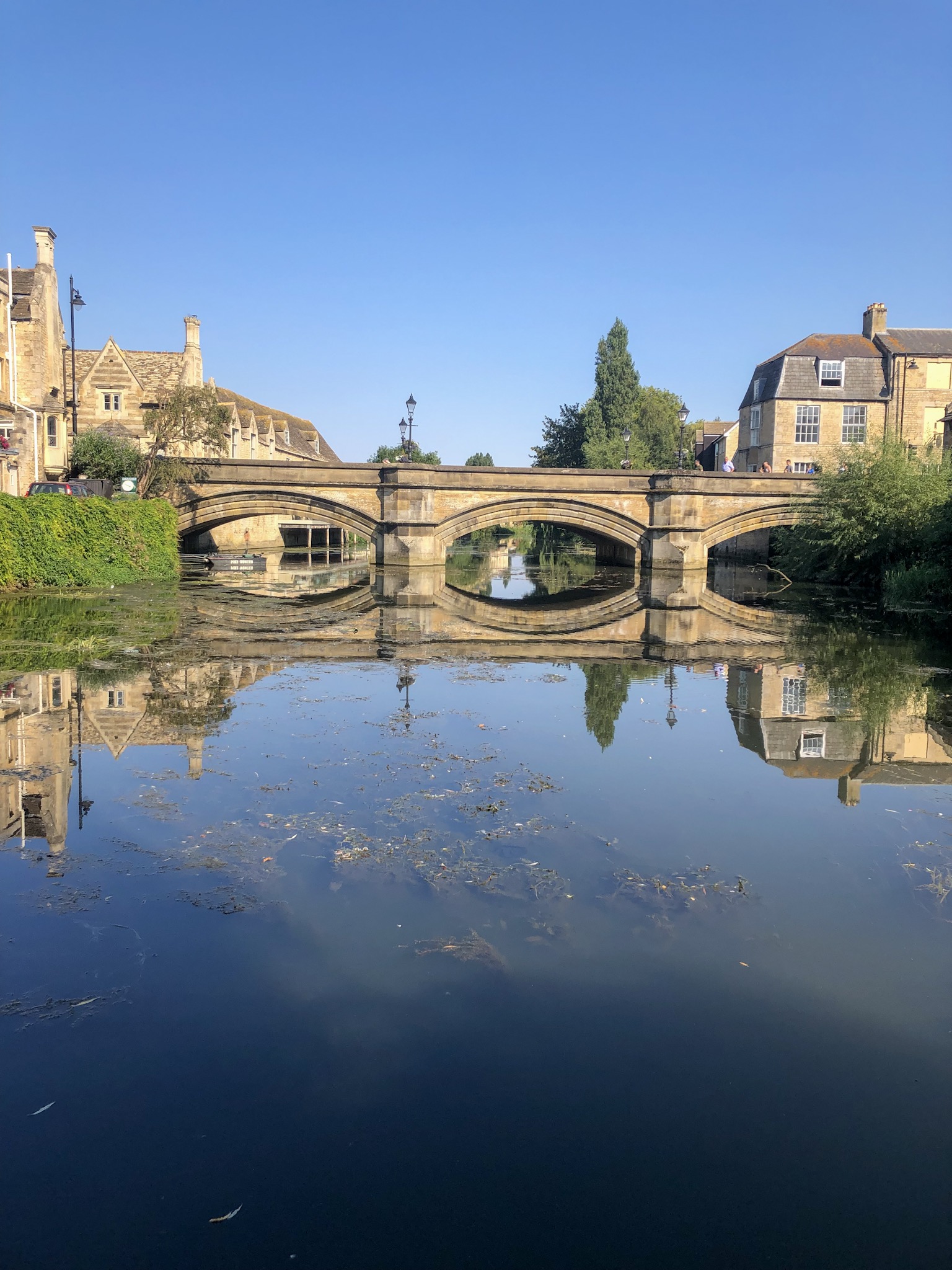 views of river and bridge in stamford lincs